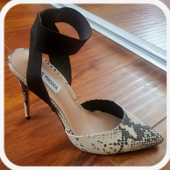 Steve Madden snake skin heels w/ black ankle strap - Picture 5 of 6